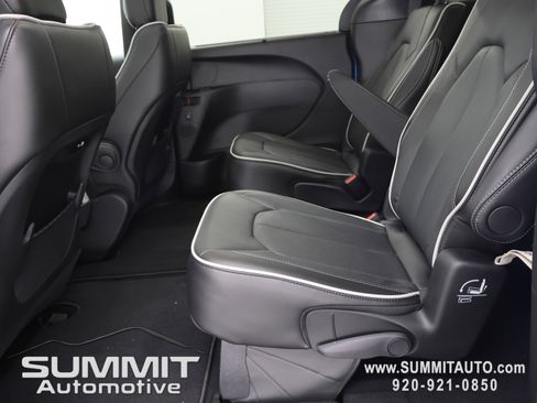 New 2026 Chrysler Pacifica Limited w/ S Appearance Package AWD/4WD image 41