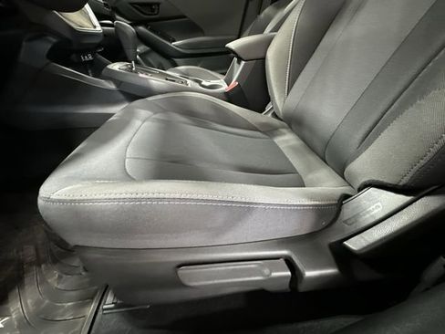 Used 2025 Subaru Crosstrek 2.0i Premium image 18