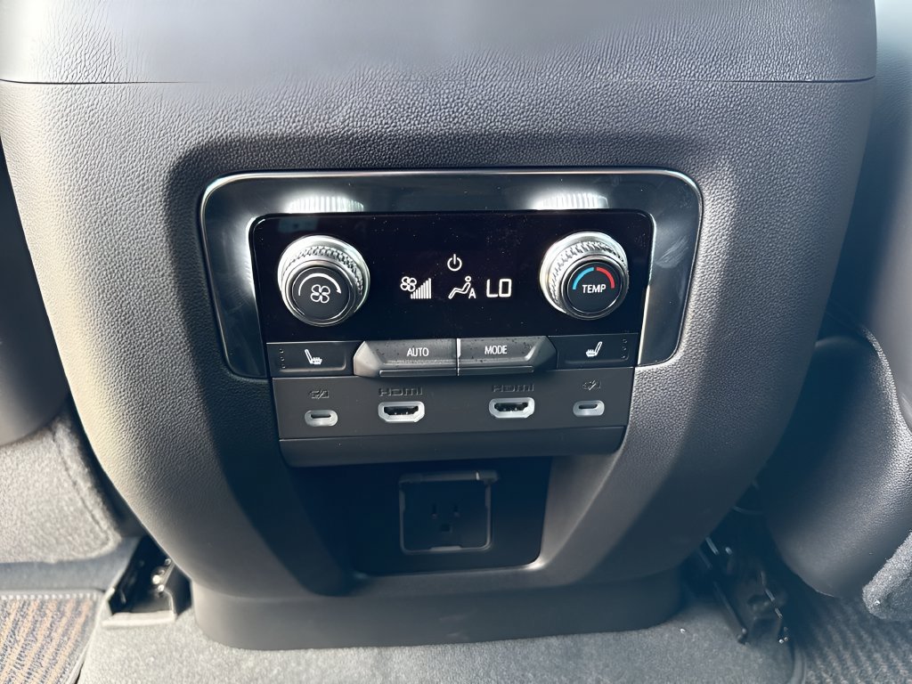 Used 2023 GMC Yukon Denali Ultimate AWD/4WD image 14