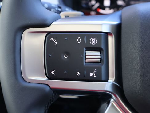 Used 2026 Land Rover Discovery Limited Edition AWD/4WD image 19