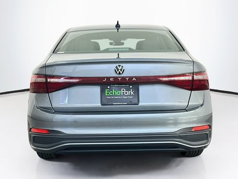Used 2025 Volkswagen Jetta SE FWD image 7