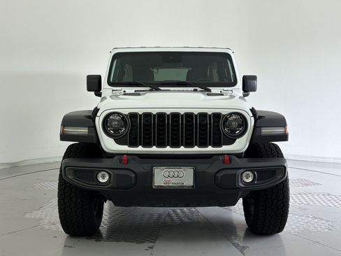 Used 2025 Jeep Wrangler Unlimited Rubicon AWD/4WD image 6