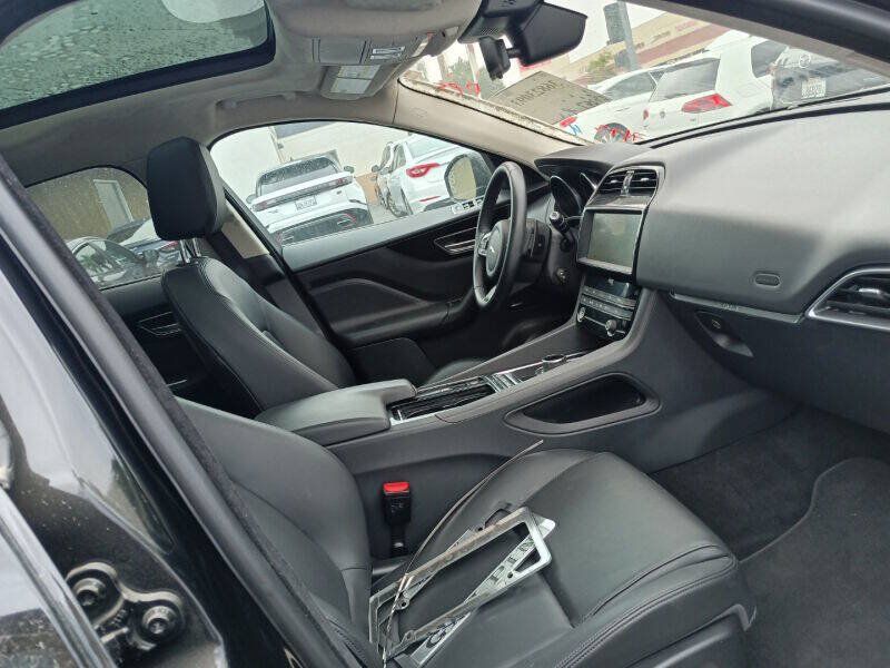 Used 2020 Jaguar F-PACE Premium AWD/4WD image 27