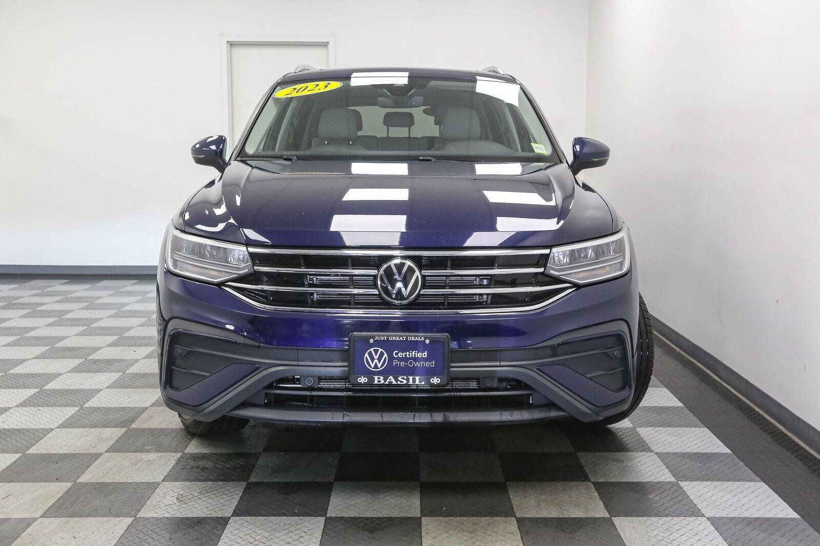 Certified 2023 Volkswagen Tiguan SE w/ Panoramic Sunroof Package FWD image 4