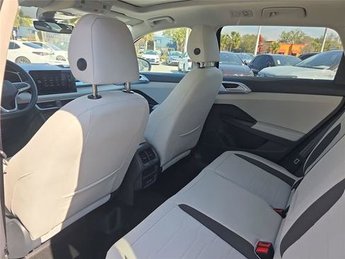 New 2026 Volkswagen Taos SE image 13