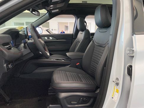 New 2026 Ford Explorer ST-Line w/ ST-Line Street Pack AWD/4WD image 16