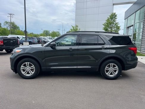 Used 2023 Ford Explorer XLT w/ Equipment Group 202A AWD/4WD image 8
