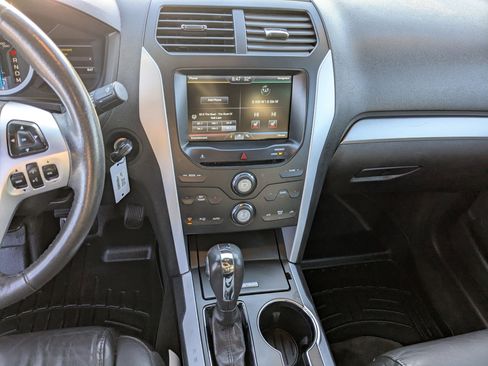 Used 2014 Ford Explorer XLT w/ Equipment Group 202A image 15