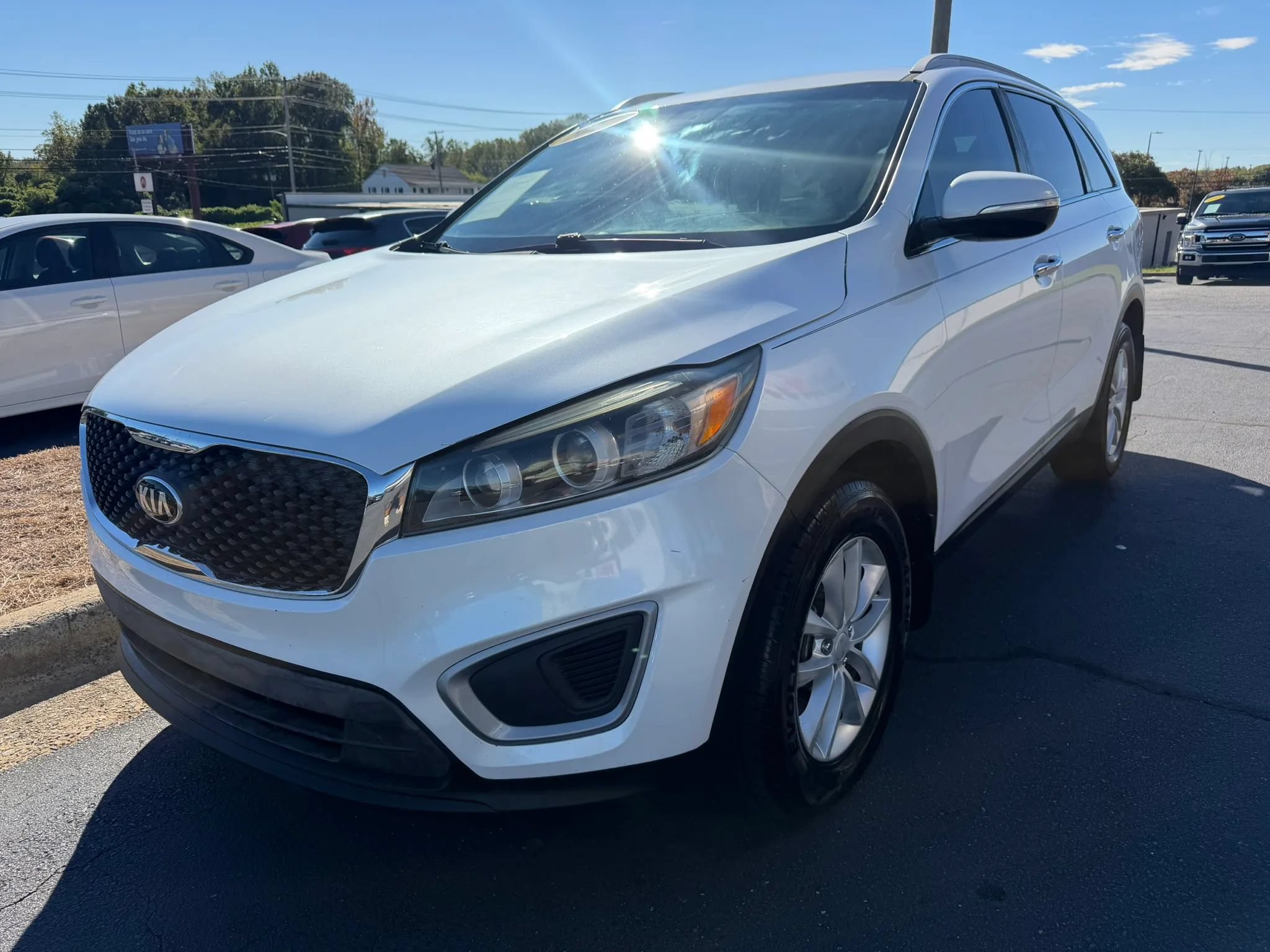 Used 2017 Kia Sorento FWD w/ LX Convenience Package image 3