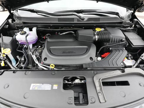 New 2027 Chrysler Pacifica Select AWD/4WD image 17