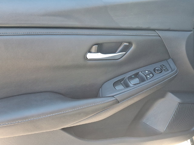 Used 2025 Nissan Sentra SV FWD image 12