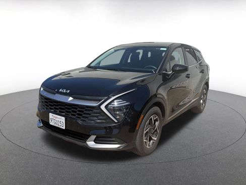 Used 2025 Kia Sportage LX FWD image 3
