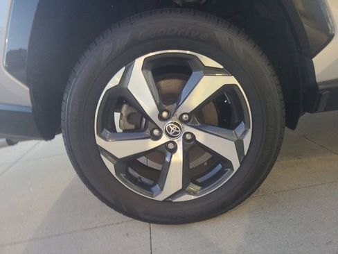 Used 2023 Toyota RAV4 SE image 10