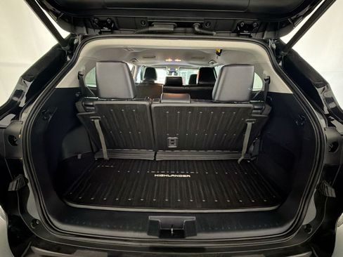 Used 2023 Toyota Highlander XLE AWD/4WD image 26