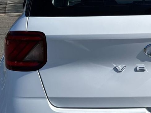 Used 2025 Hyundai Venue SEL FWD image 46