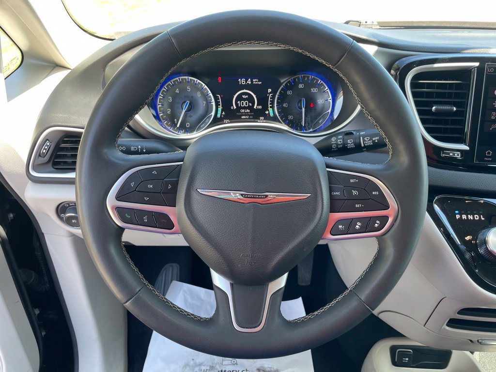 Used 2024 Chrysler Pacifica Touring-L FWD image 25