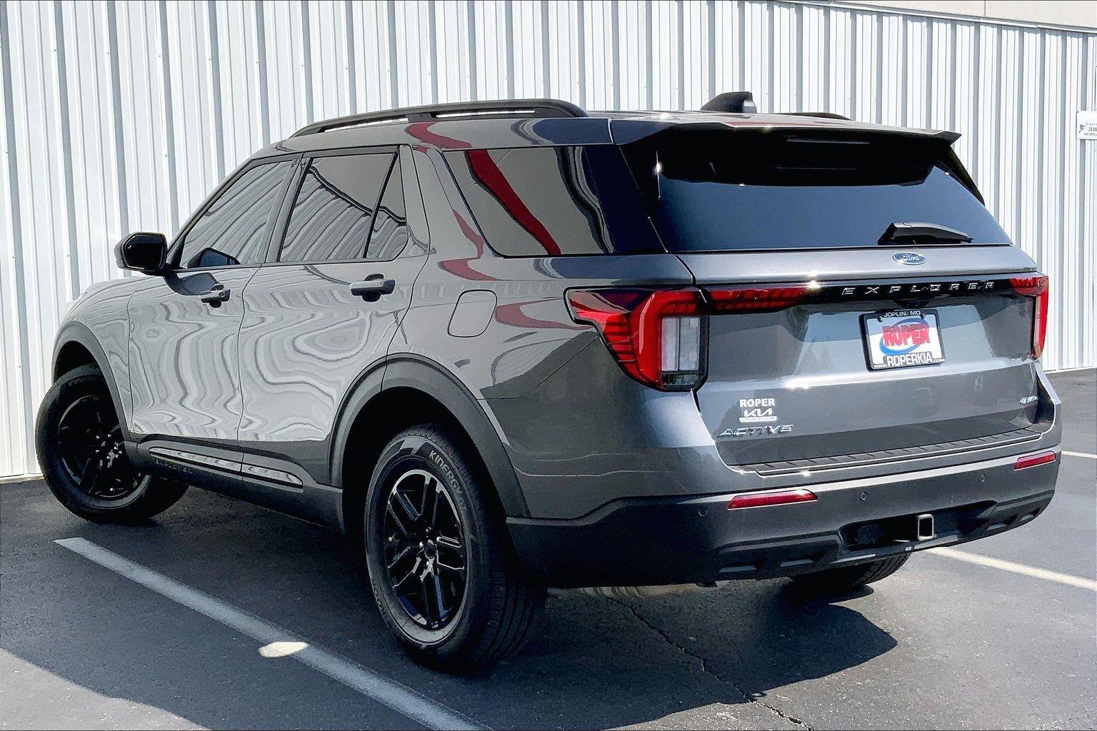 Used 2026 Ford Explorer Active AWD/4WD image 10