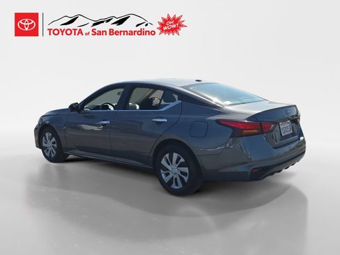 Used 2025 Nissan Altima 2.5 S FWD image 3