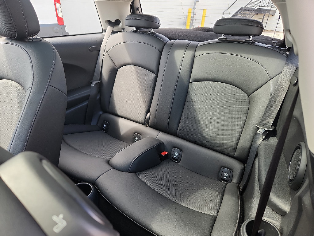 Used 2024 MINI Cooper 2-Door Hardtop FWD image 6