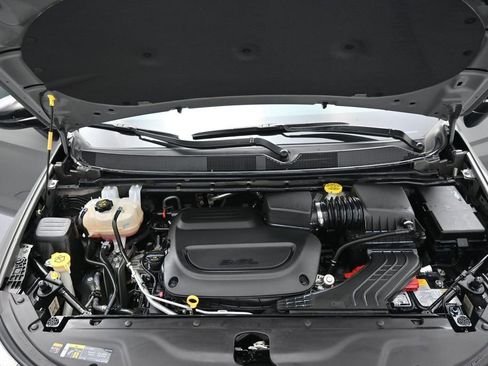 Used 2025 Chrysler Pacifica Select FWD image 30