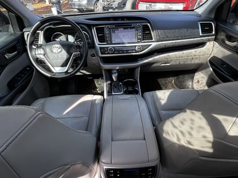 Used 2019 Toyota Highlander Limited Platinum image 35