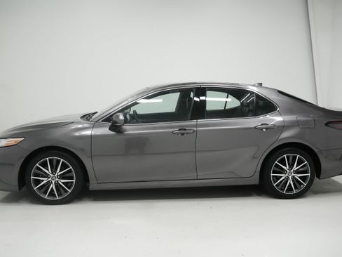 Used 2023 Toyota Camry XLE FWD image 7