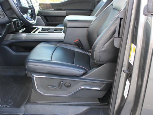 Used 2023 Ford F350 Lariat w/ Chrome Package image 7