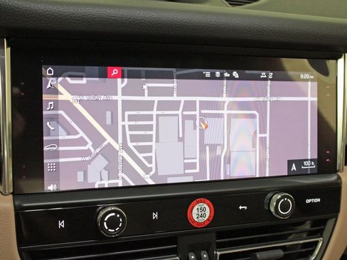 Used 2025 Porsche Macan image 26