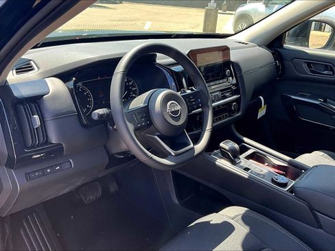 New 2025 Nissan Pathfinder SV image 8
