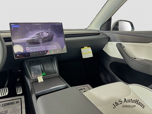 Used 2026 Tesla Model Y Performance image 29