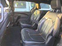 Used 2022 Chrysler Pacifica Limited w/ Uconnect Theater Family Group FWD image 17