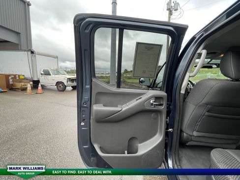 Used 2019 Nissan Frontier PRO-4X image 26