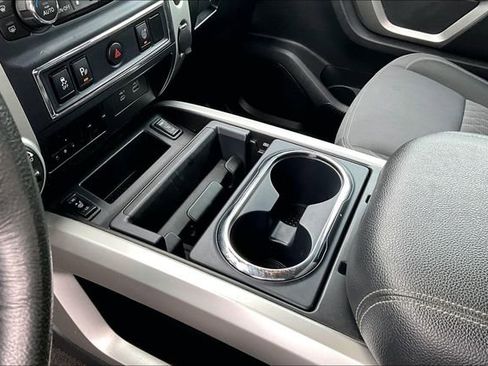 Used 2021 Nissan Titan SV w/ SV Convenience Package image 13