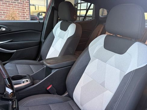 Used 2024 Chevrolet Trax RS w/ Sunroof Package image 13