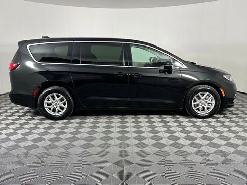 Used 2024 Chrysler Pacifica Touring-L image 24