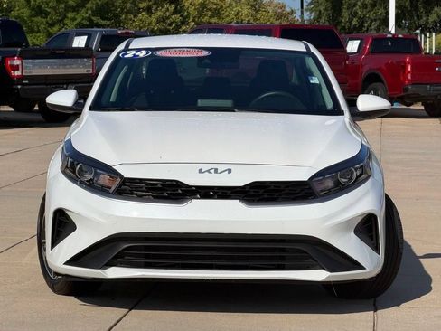Used 2024 Kia Forte LXS FWD image 2