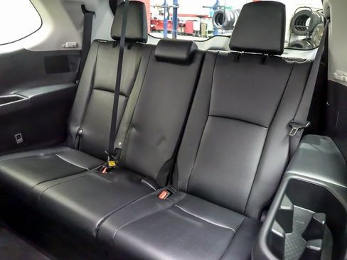 Certified 2025 Toyota Grand Highlander AWD image 12