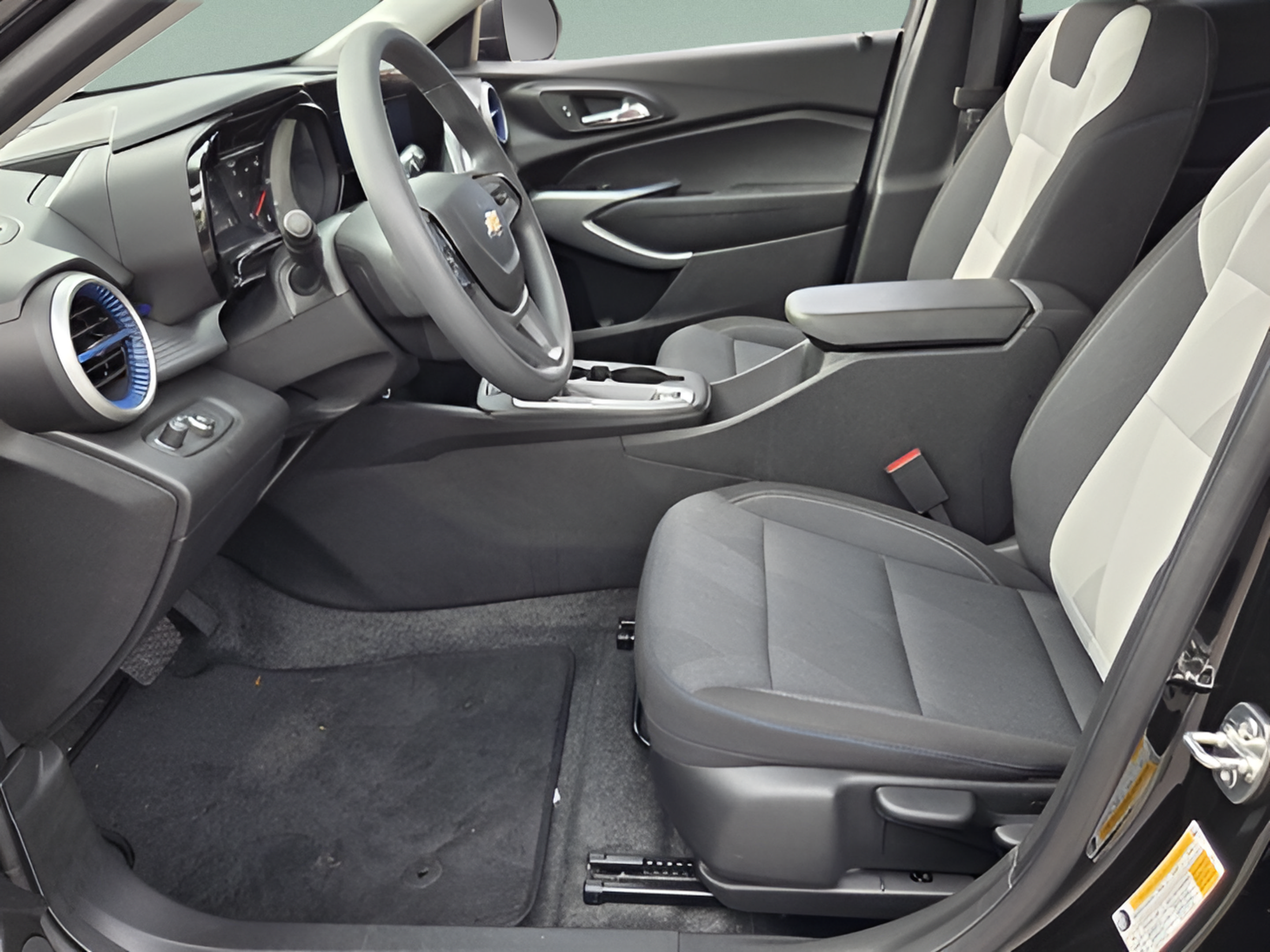 Used 2026 Chevrolet Trax LS FWD image 9