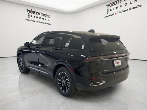 New 2026 Lincoln Nautilus Premier AWD/4WD image 5