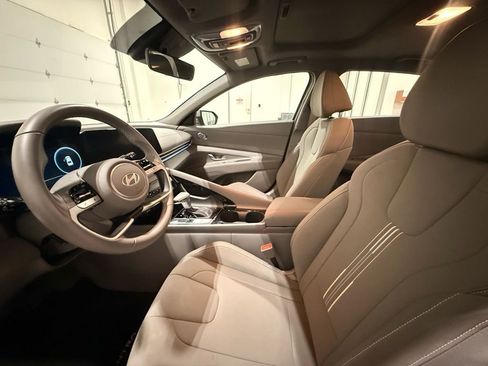 Used 2025 Hyundai Elantra SEL image 15