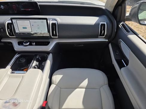 New 2026 Ford Expedition Active image 15