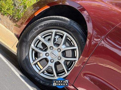 Used 2021 Chrysler Pacifica Touring image 9