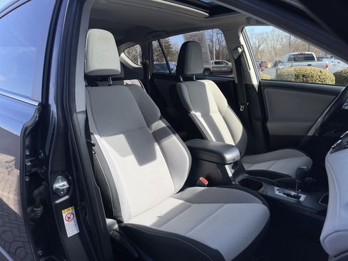 Used 2018 Toyota RAV4 XLE w/ Plus Extra Value Package image 33