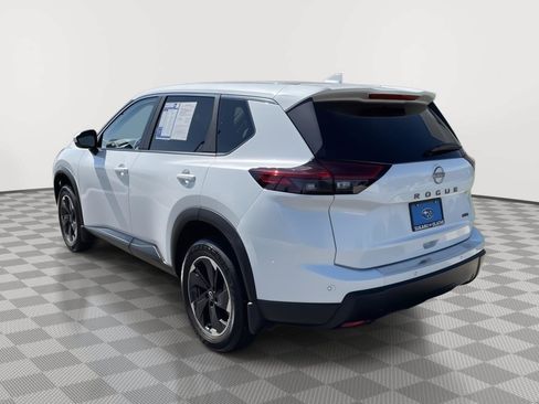 Used 2025 Nissan Rogue SV AWD/4WD image 10
