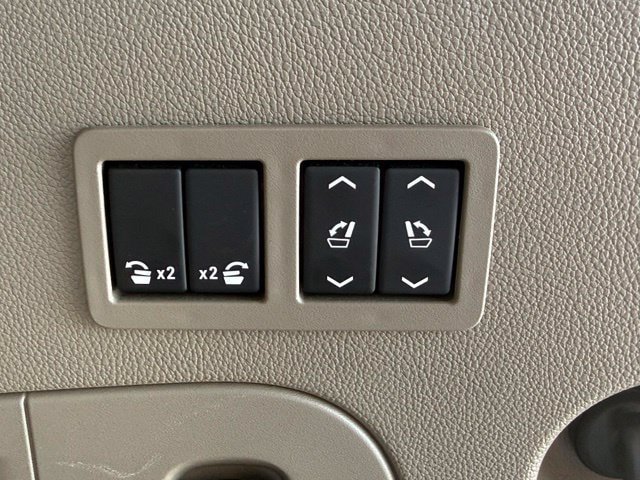 Used 2019 Chevrolet Tahoe LT w/ LT Signature Package AWD/4WD image 13