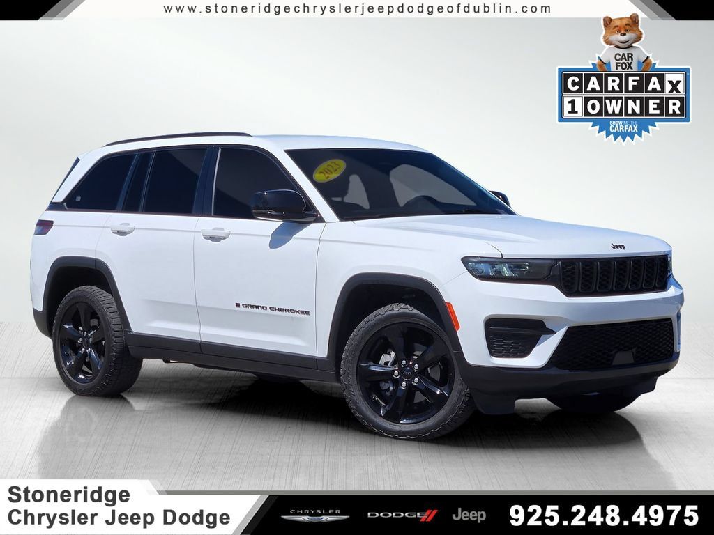 Used 2023 Jeep Grand Cherokee Altitude RWD image 1