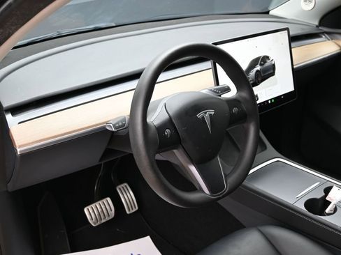 Used 2023 Tesla Model Y Performance image 16