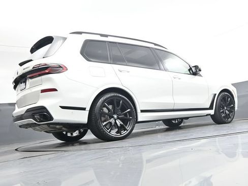 Used 2025 BMW X7 M60i AWD/4WD image 43