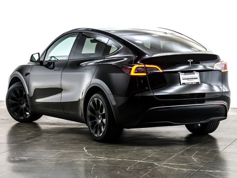Used 2023 Tesla Model Y Long Range image 12