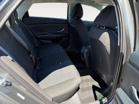 Certified 2026 Hyundai Elantra SE FWD image 18